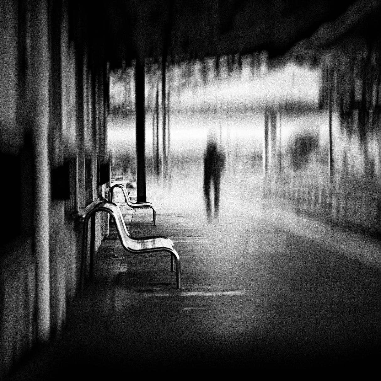 Alone......waiting Poster och Canvastavla