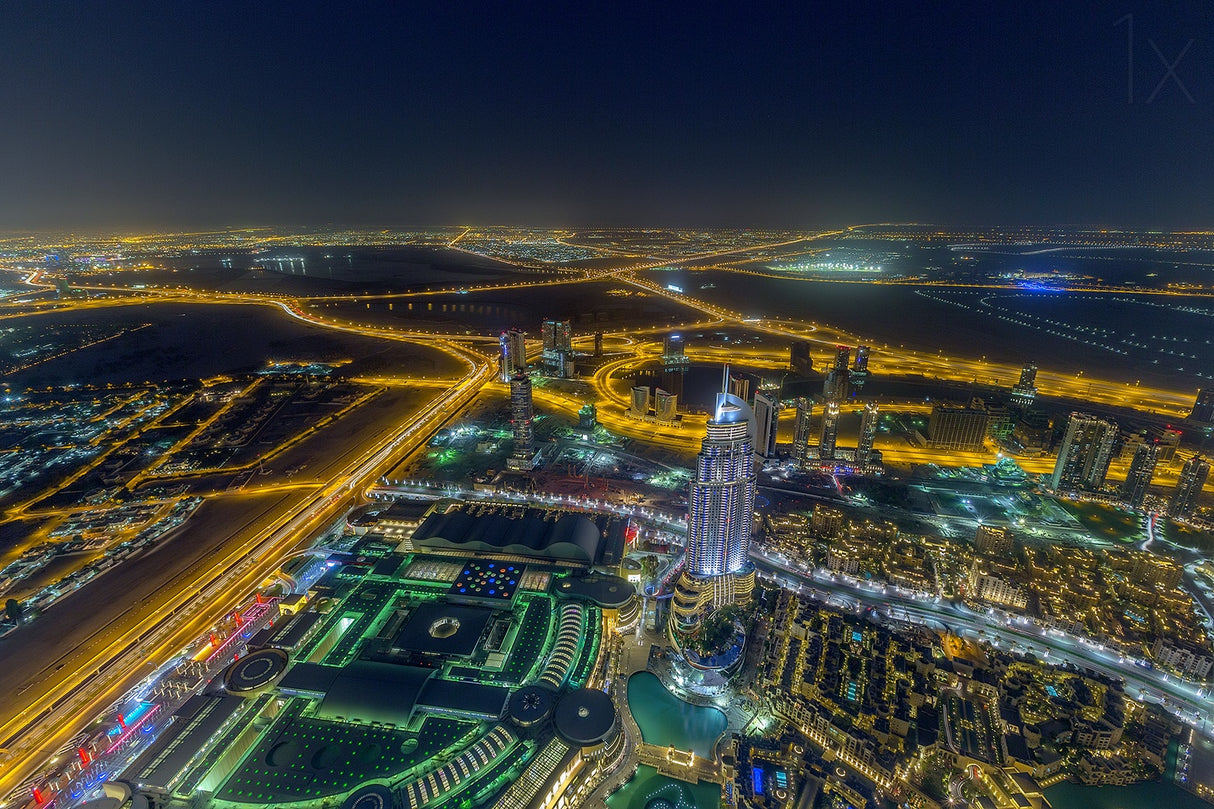 Night Shot at Dubai Poster och Canvastavla
