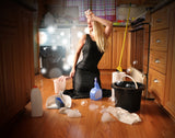 Beauty Glamour Girl Cleaning House Poster och Canvastavla
