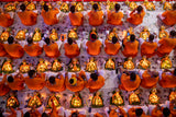 Devotees pray with light Poster och Canvastavla