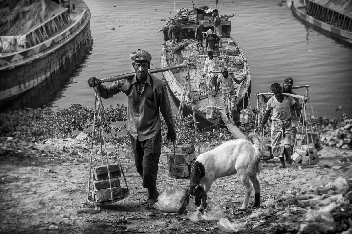 daliy life at Buriganga riverbank Poster och Canvastavla