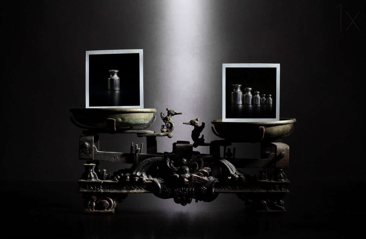 The weight of a photo Poster och Canvastavla