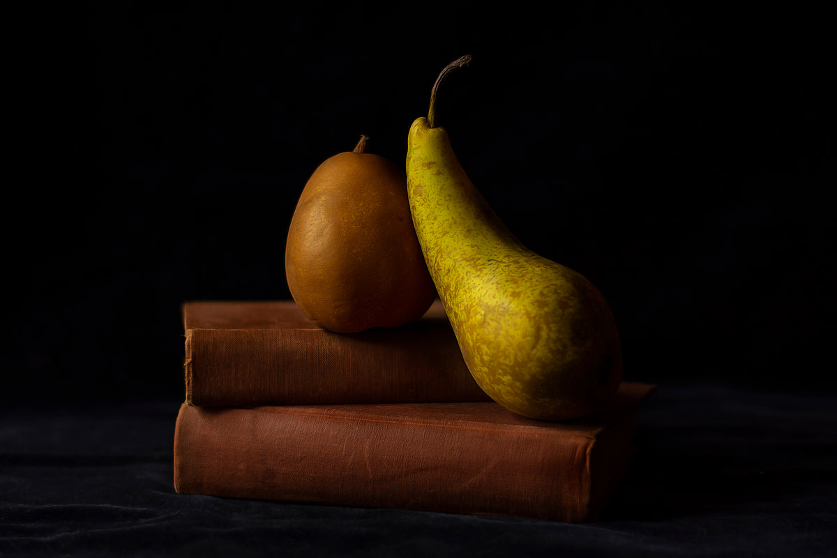 Pears and books Poster och Canvastavla