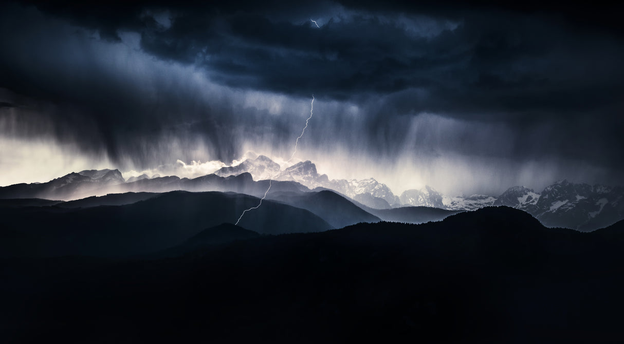 Drama in the mountains Poster och Canvastavla