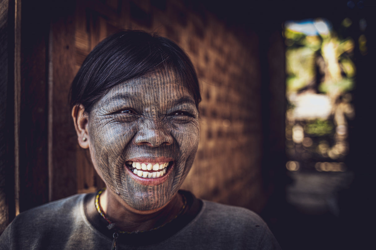 the tatooed chin woman Poster och Canvastavla