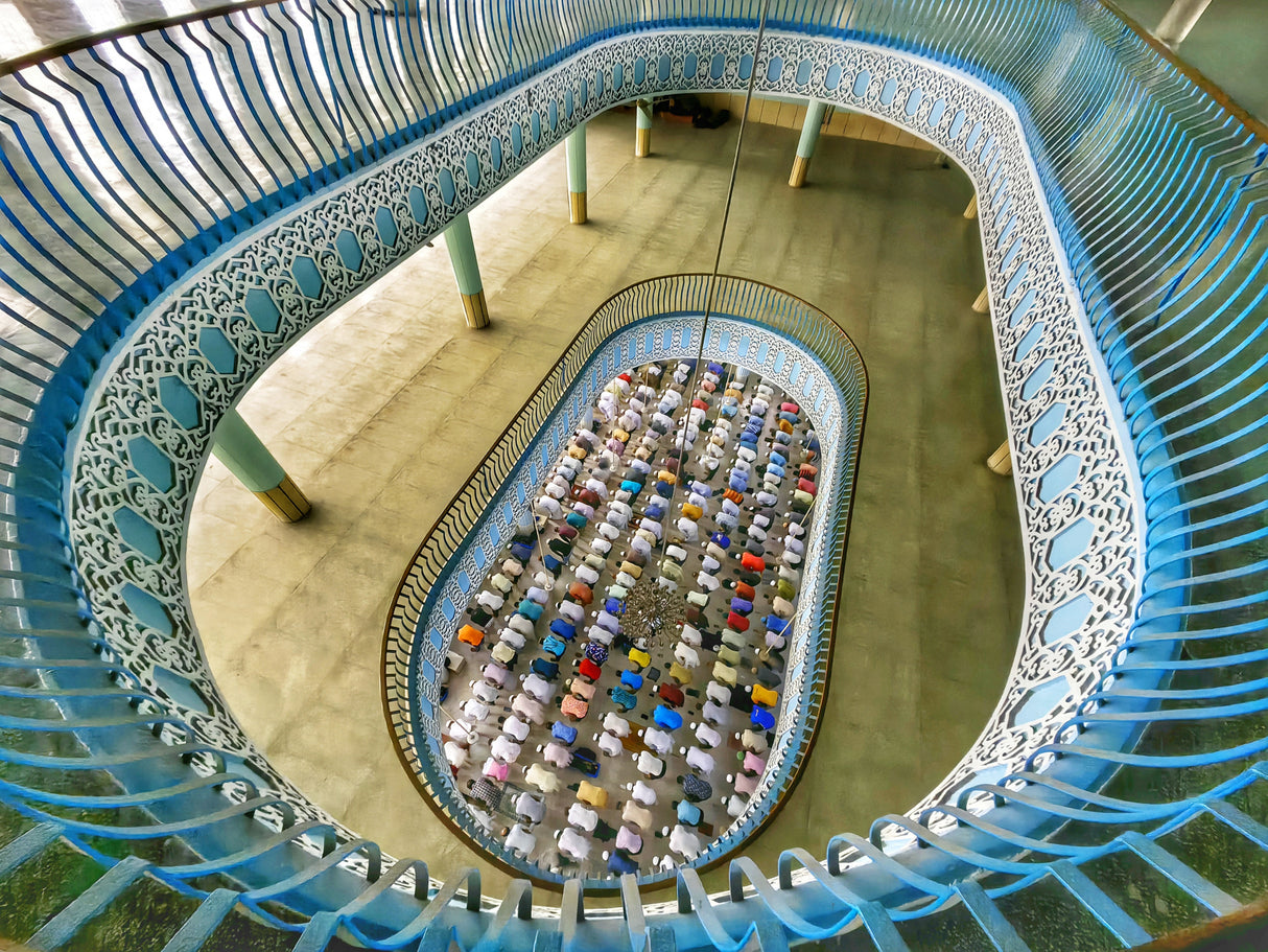 Praying in the mosque Poster och Canvastavla