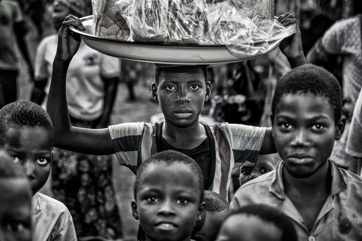 Selling in a market in Benin. Poster och Canvastavla