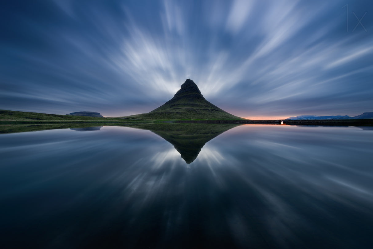 A Night at Kirkjufell Poster och Canvastavla