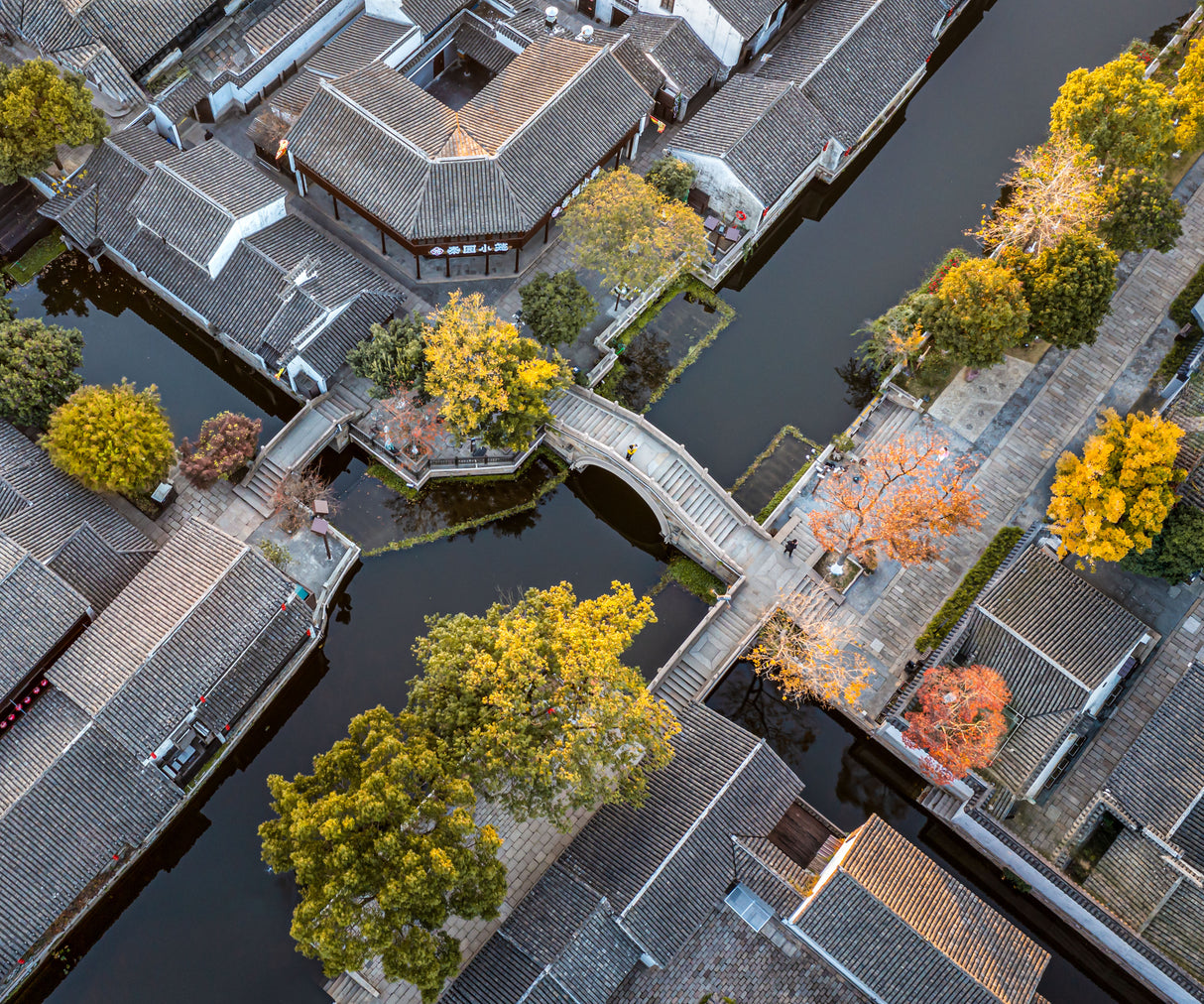 The Autumn of An Ancient Town Poster och Canvastavla