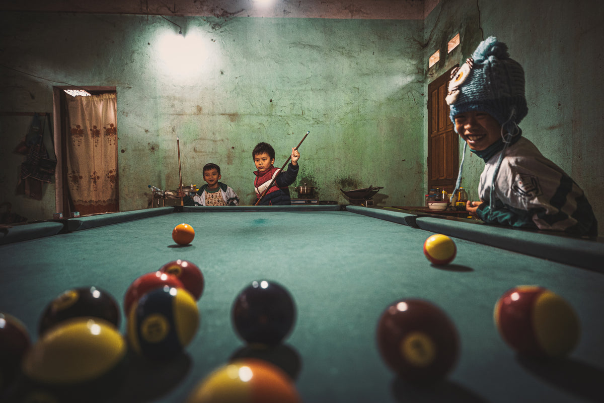 Playing snooker in the mountains Poster och Canvastavla