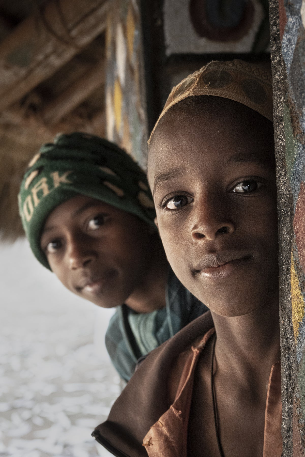 children at Idool palace, Northern Cameroon Poster och Canvastavla