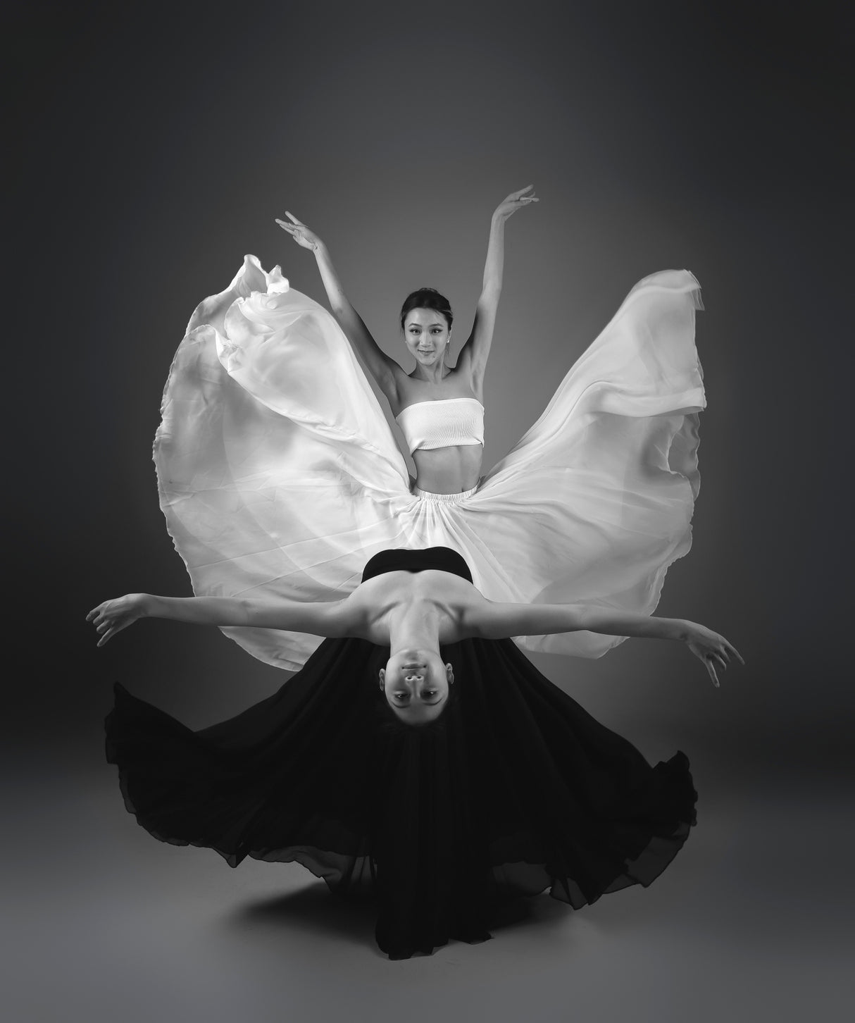 Dancers in Black &amp; White Poster och Canvastavla