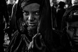 Girls at the gerewol festival-II - Niger Poster och Canvastavla