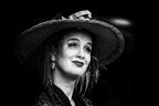 Lady in a Straw Hat Poster och Canvastavla