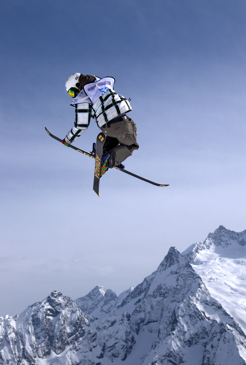 HIGHER THAN THE MOUNTAINS Poster och Canvastavla