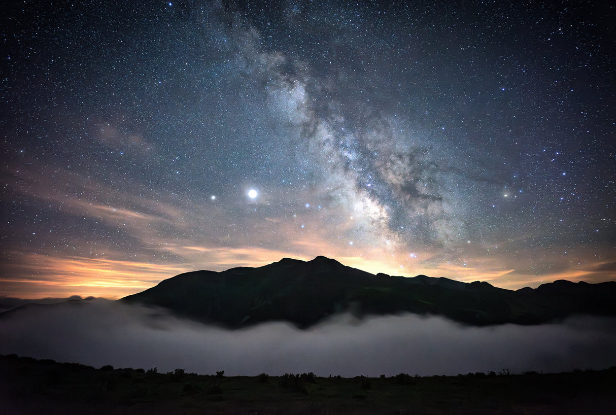 Above the clouds, under the stars Poster och Canvastavla