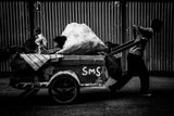 A family in the streets of Jakarta - Indonesia Poster och Canvastavla