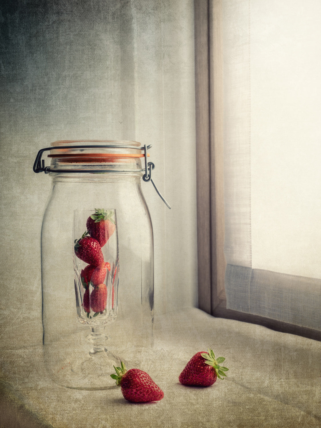 Strawberry's enigma Poster och Canvastavla