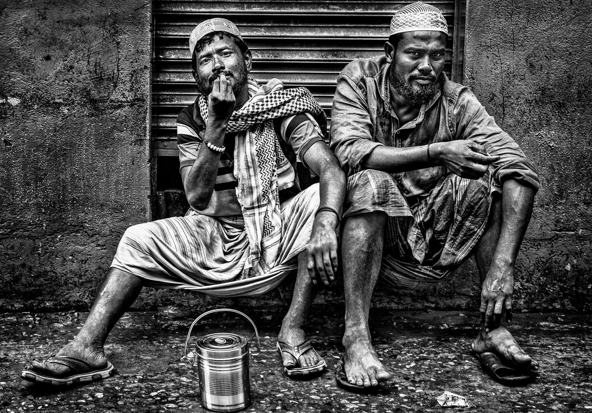 Asking for help in the streets of Bangladesh Poster och Canvastavla