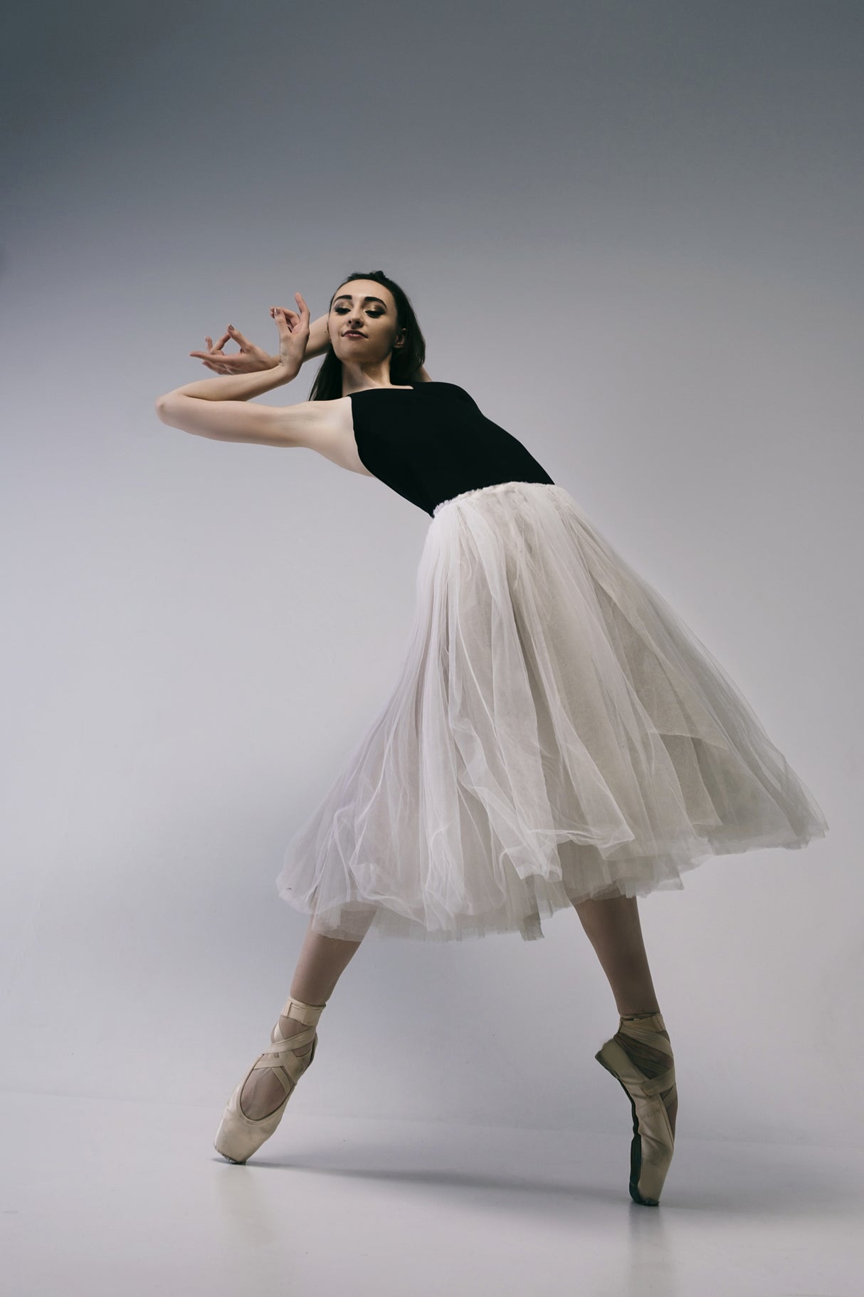 The courage. a young ballerina in a black skirt and Chopin is standing on pointe shoes Poster och Canvastavla