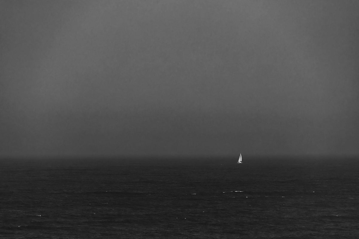 Tearing through the fog. Poster och Canvastavla