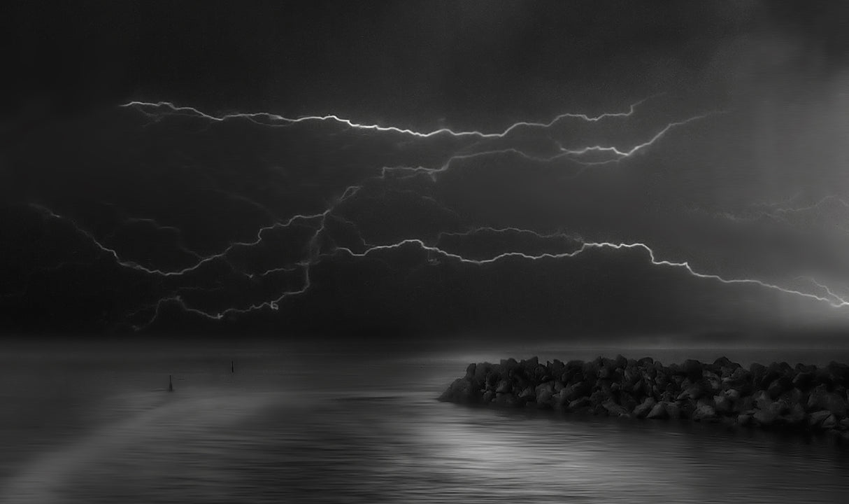 Wrapped in a smooth lightning Poster och Canvastavla