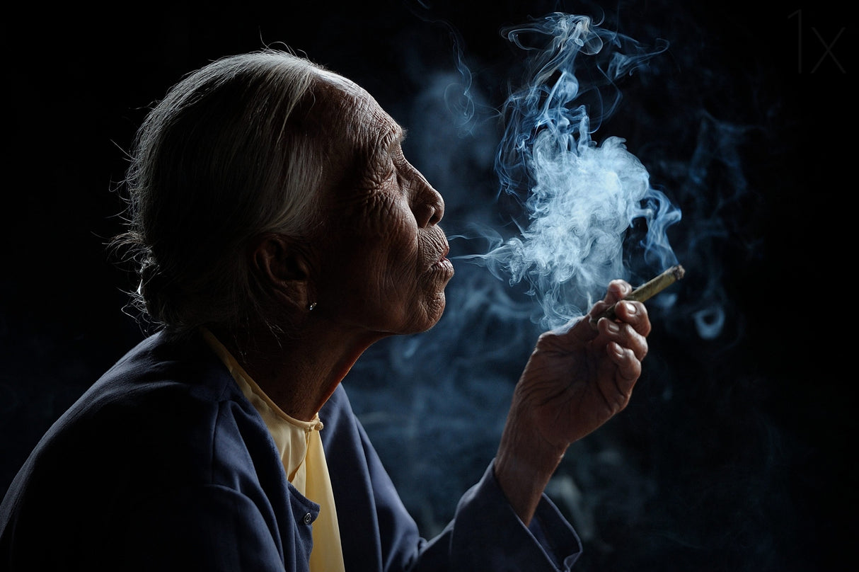 Light &amp; Smoke Poster och Canvastavla