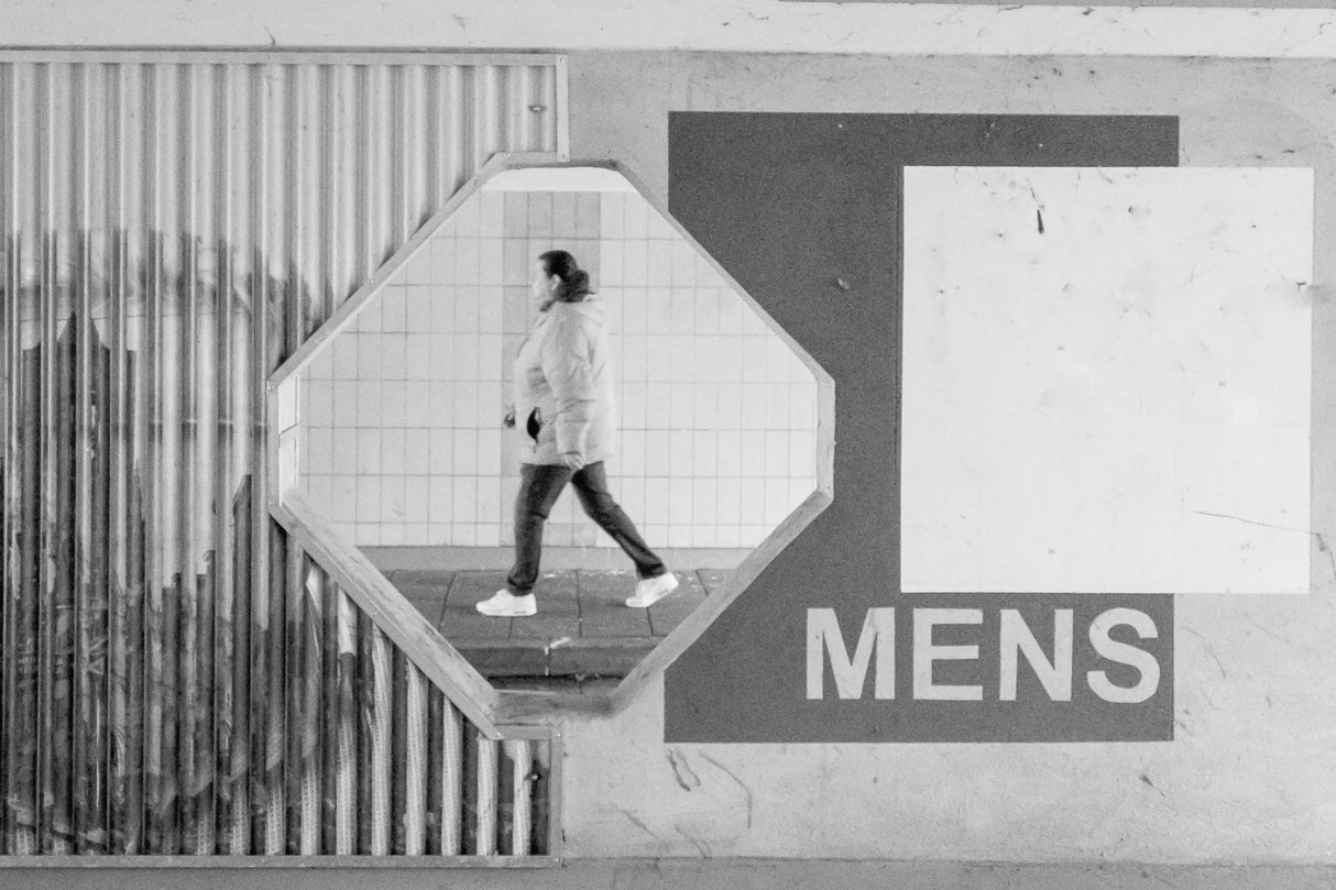 Woman under the bridge Poster och Canvastavla