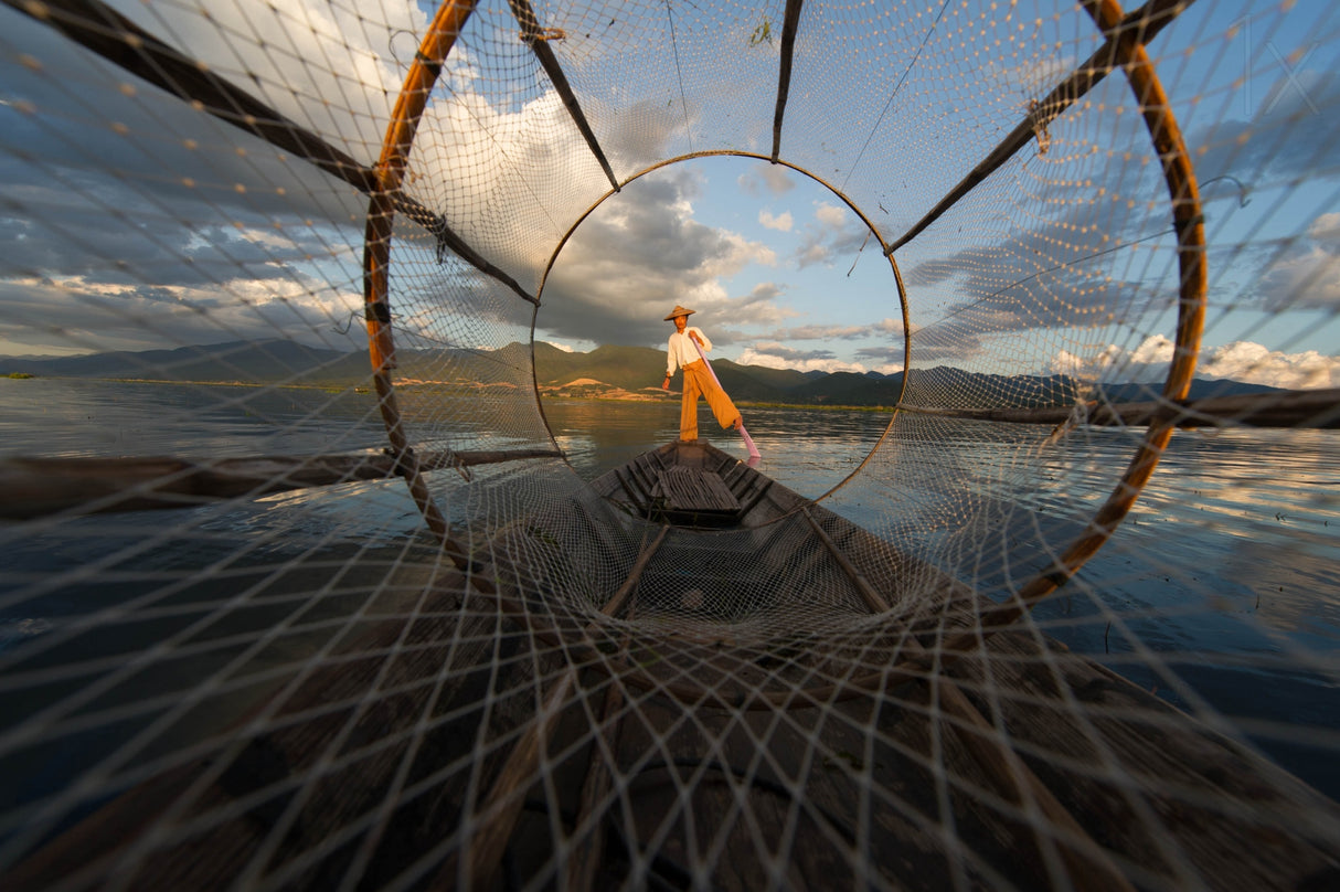 Fisherman on Inle Lake Poster och Canvastavla