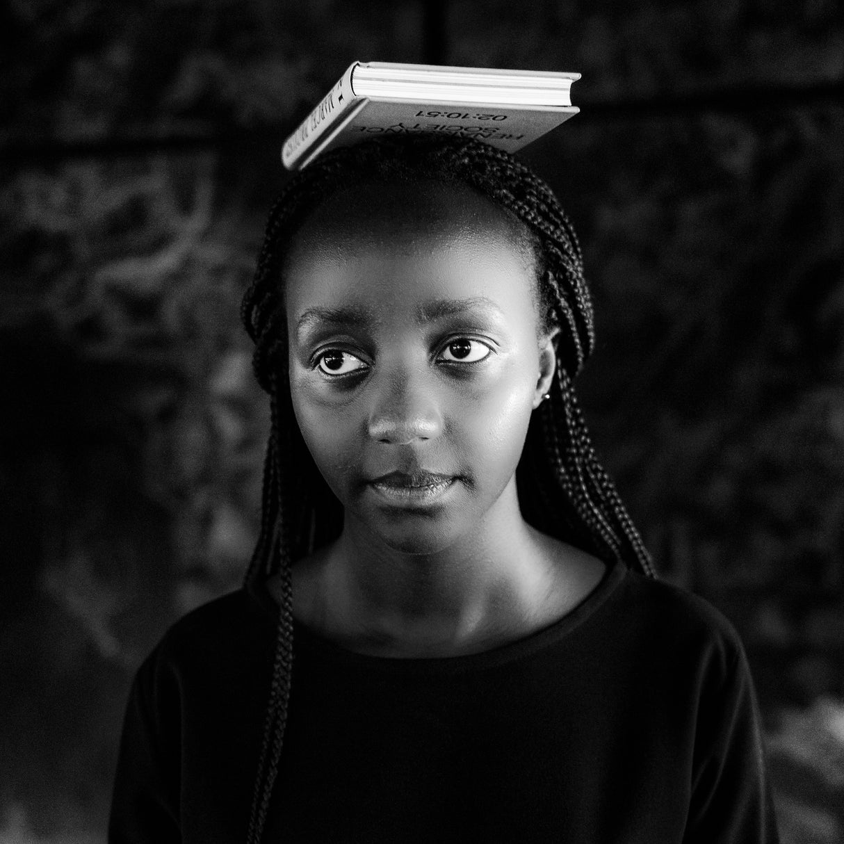 Girl with Book Poster och Canvastavla