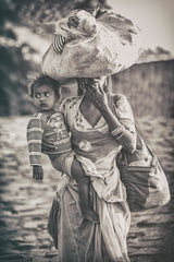 Woman  carrying  life Poster och Canvastavla