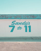 Sandy's 7 to 11 in Marfa, Texas Poster och Canvastavla