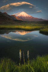 God's Hand on Mount Damavand Poster och Canvastavla