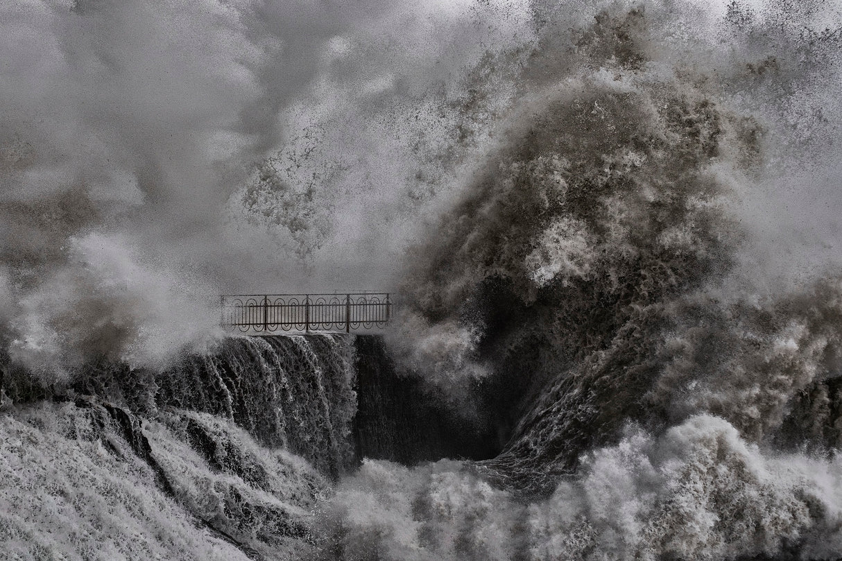 Sea wave on the pier Poster och Canvastavla