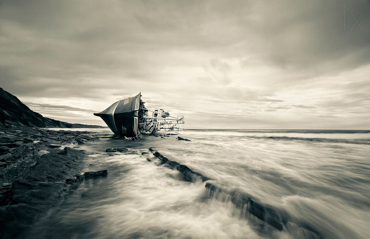 Defeated By the Sea Poster och Canvastavla