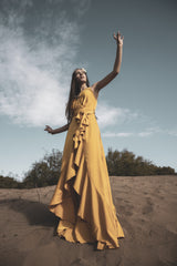 woman in yellow dress Poster och Canvastavla