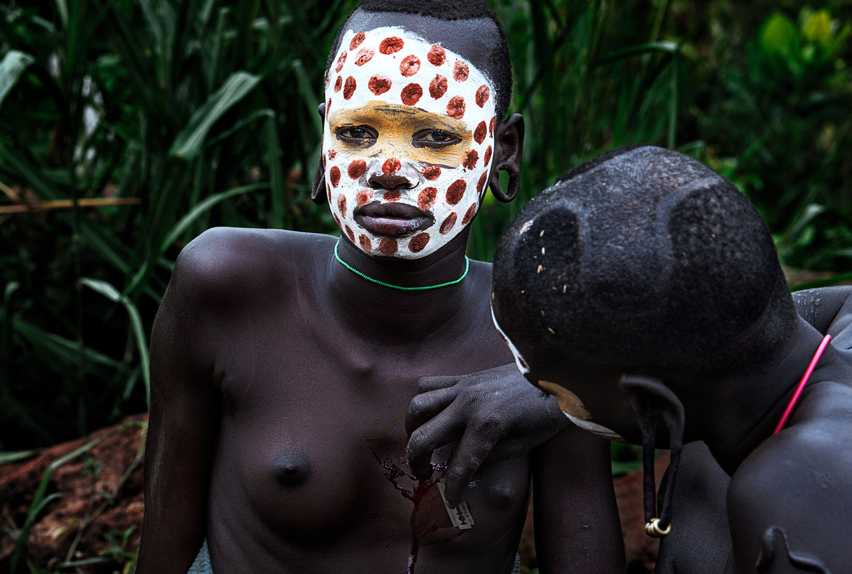Making some scarifications - Ethiopia Poster och Canvastavla