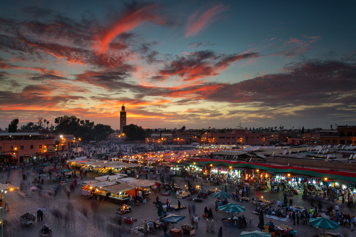Sunset over Jemaa Le Fnaa Square in Marrakech, Morocco Poster och Canvastavla