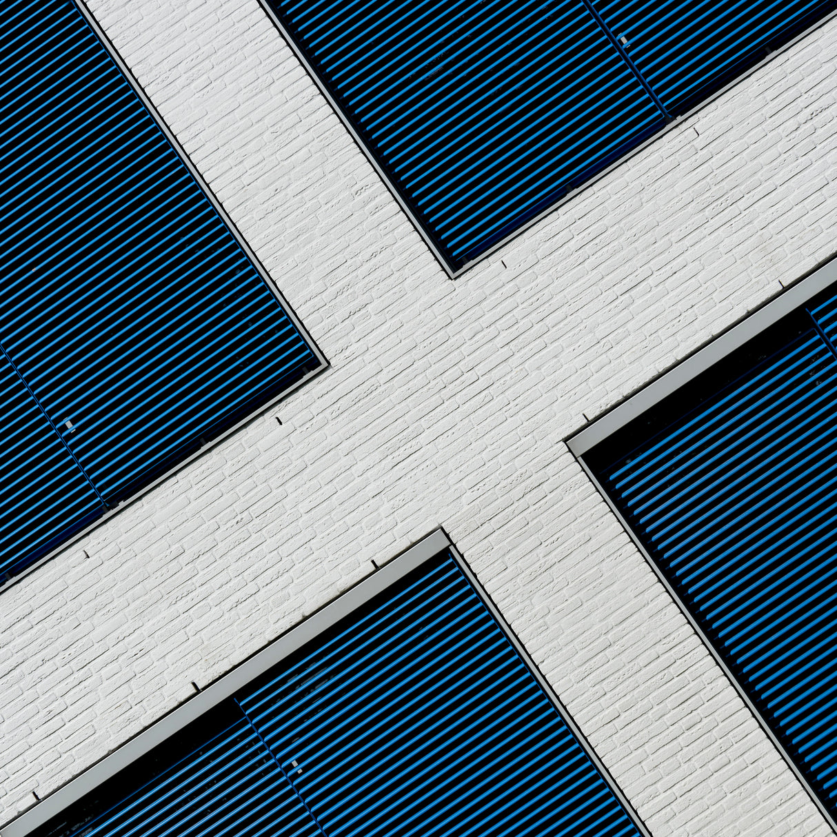 Crossed facade Poster och Canvastavla