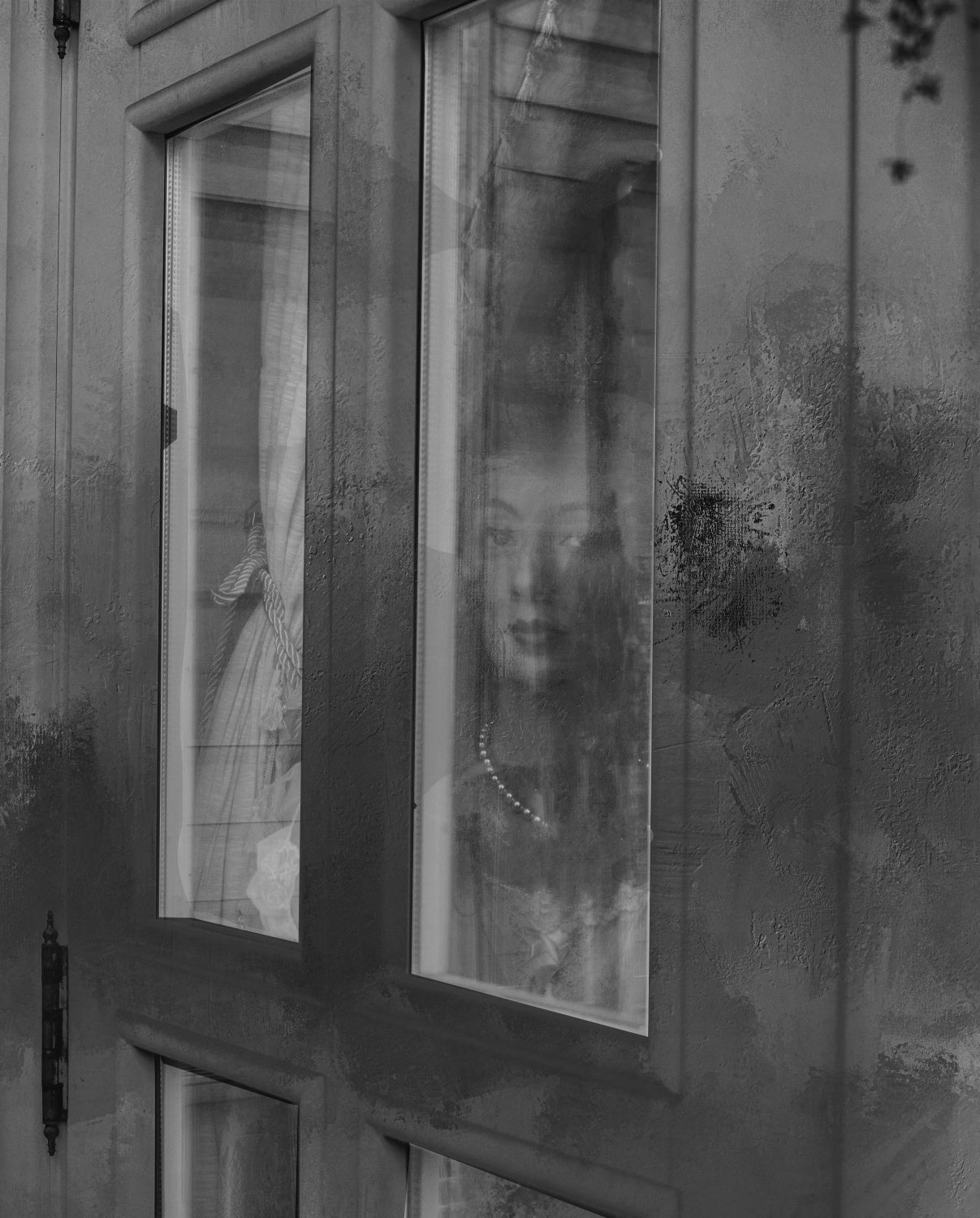 The mysterious lady through the window Poster och Canvastavla
