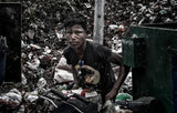 Working on a dumping site in Bangladesh Poster och Canvastavla