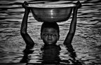 Going for water-I - Benin Poster och Canvastavla