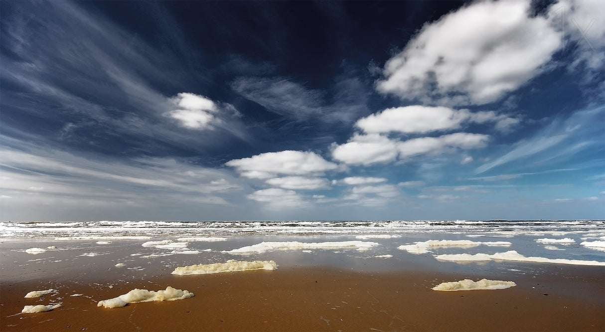 Clouds Everywhere Poster och Canvastavla