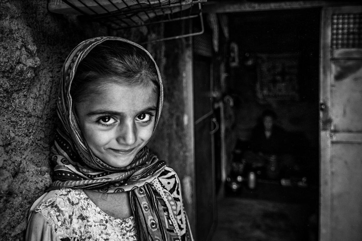 Bakhtiary girl Poster och Canvastavla