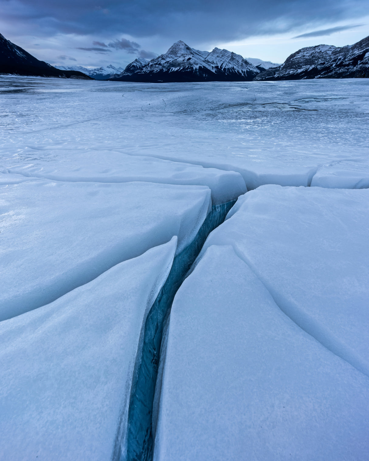 Frozen lake crevice Poster och Canvastavla