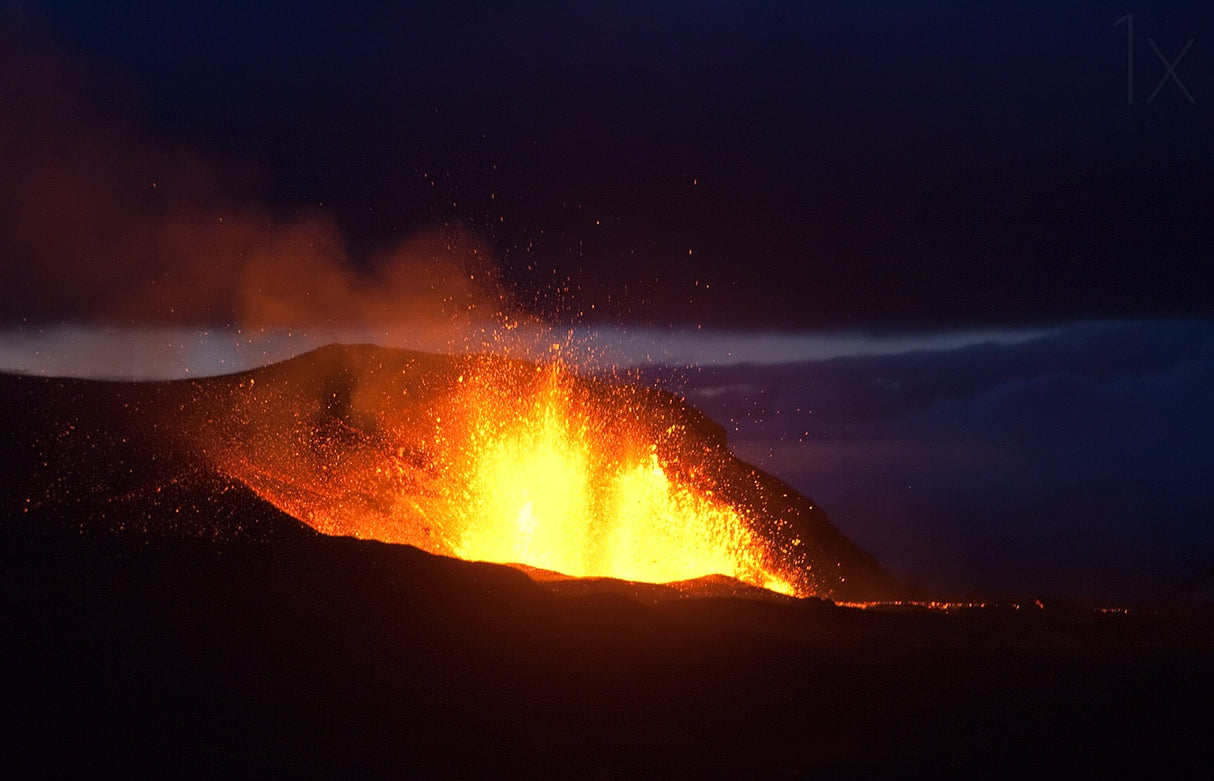 Eruption Poster och Canvastavla