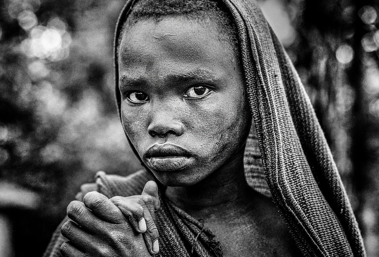 Surmi tribe child. Poster och Canvastavla