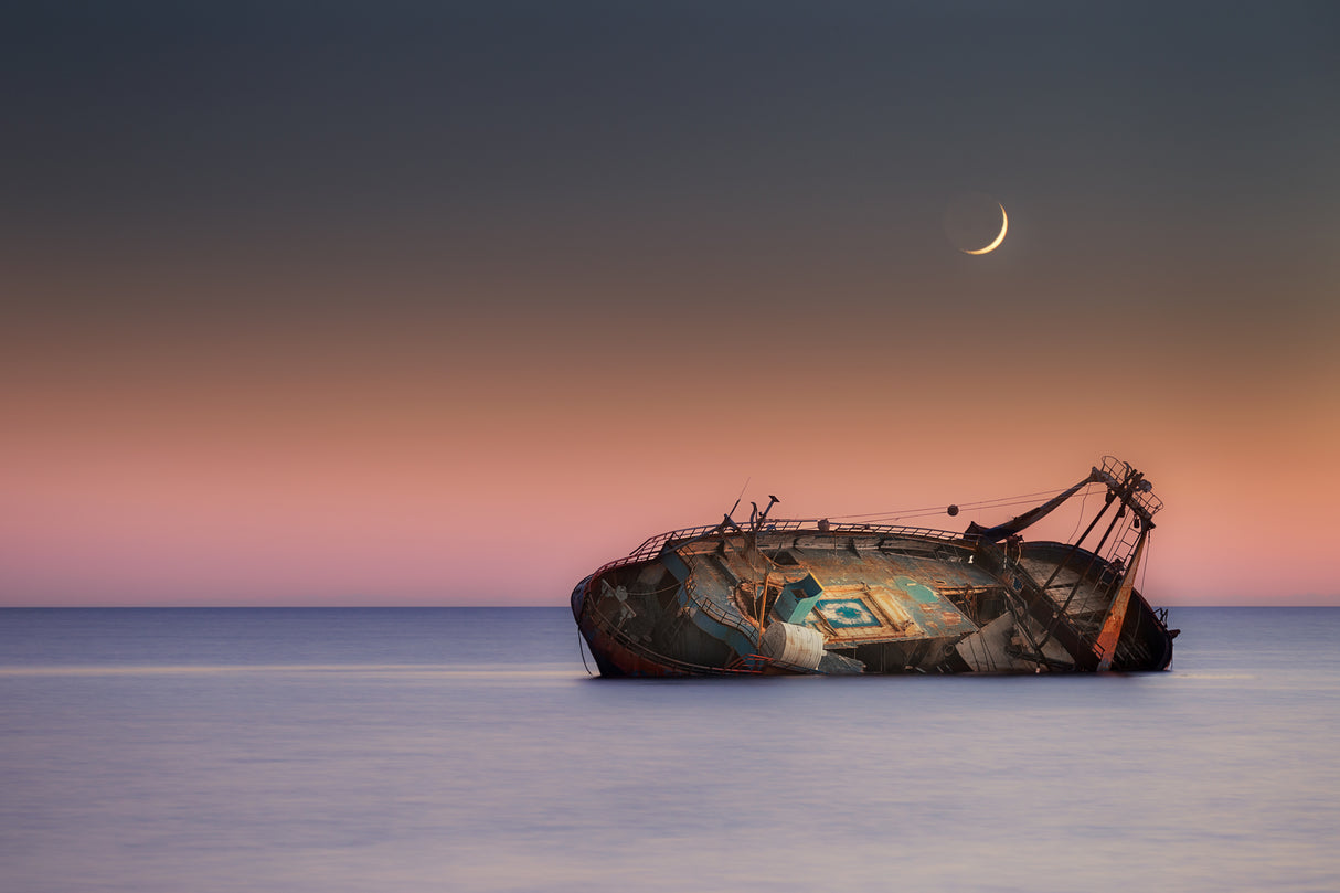 The moon and the wreck Poster och Canvastavla