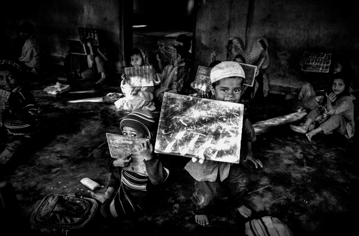 At school - Bangladesh Poster och Canvastavla
