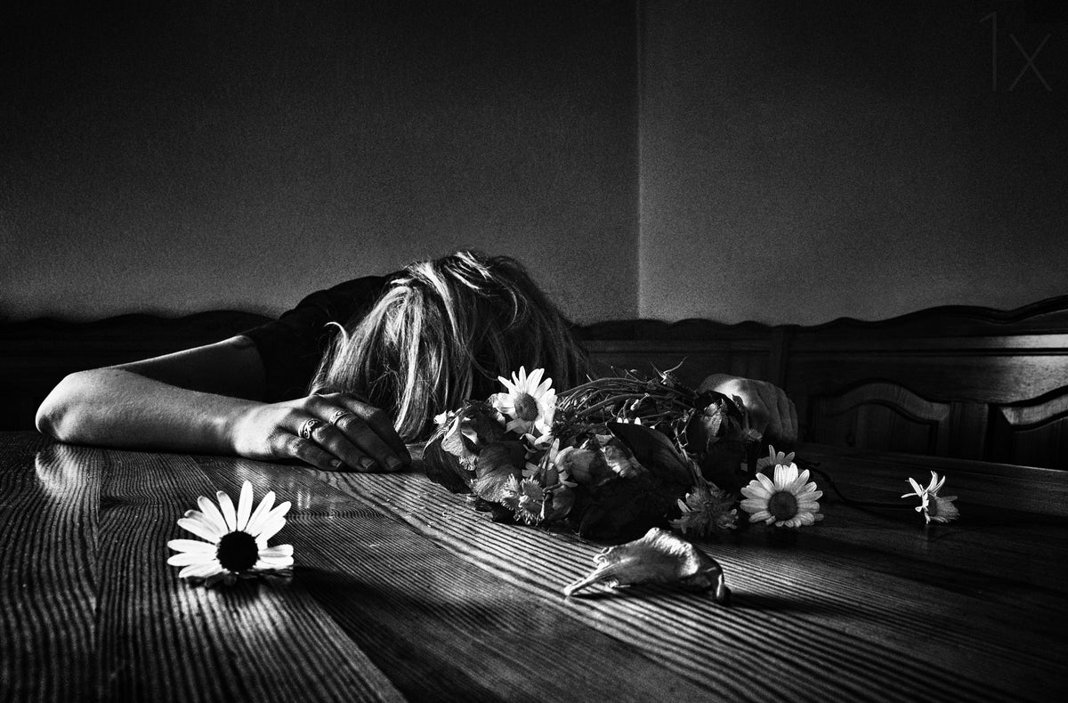 Broken flowers Poster och Canvastavla